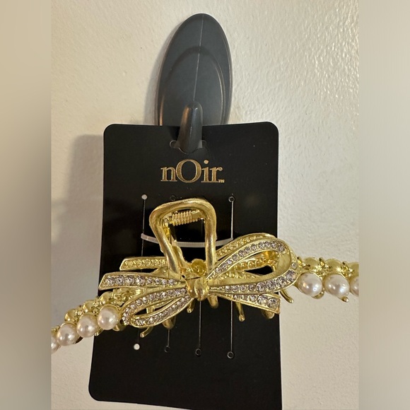 New NOIR Gold with Pearl Claw Hair Clip - Picture 2 of 5